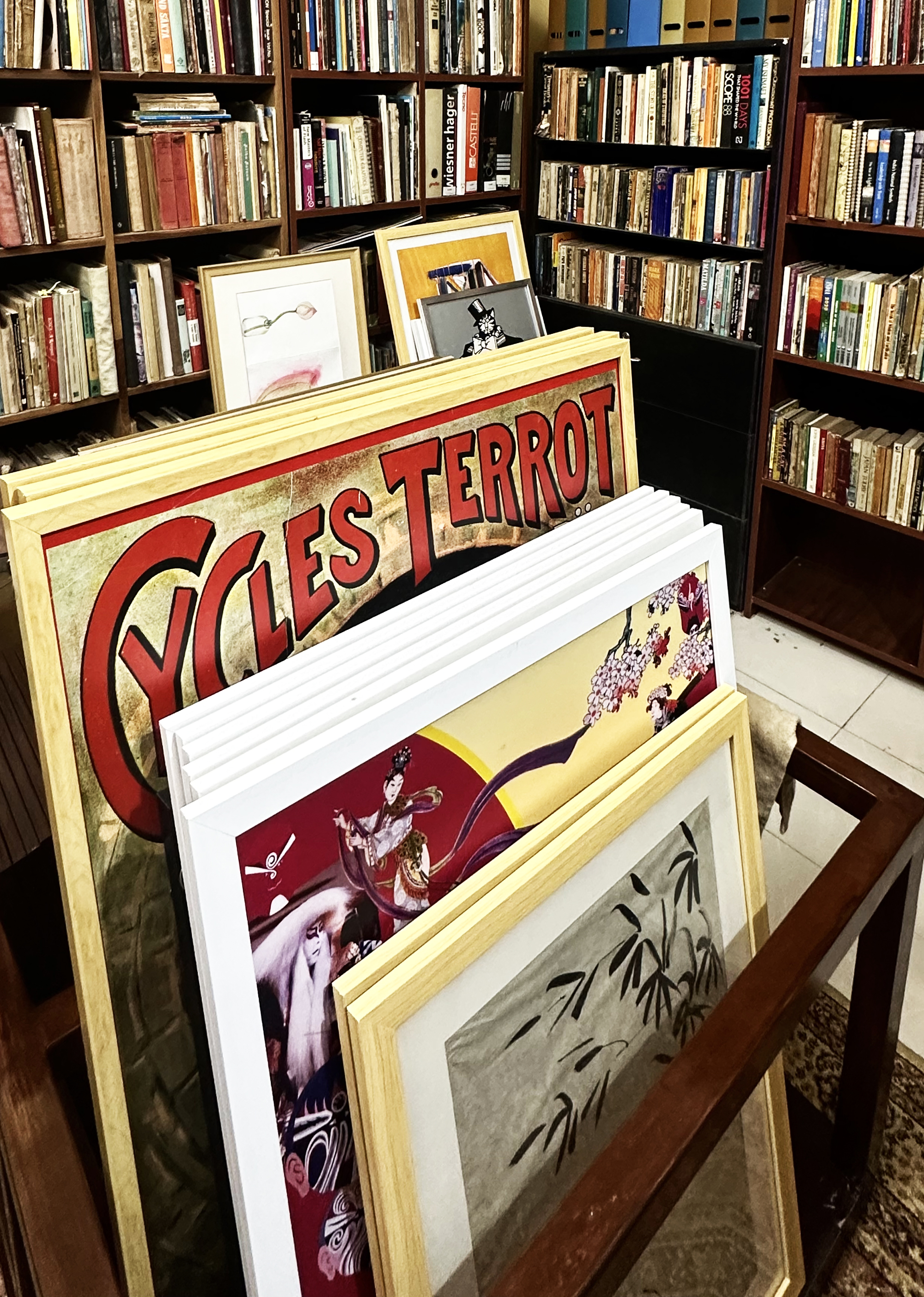 SAKS art shop and bookshop